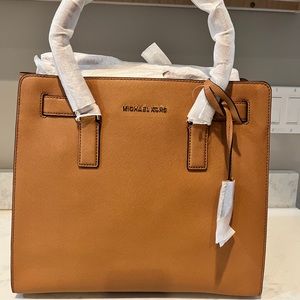 Michael Kors Dillon Tote (Large)
